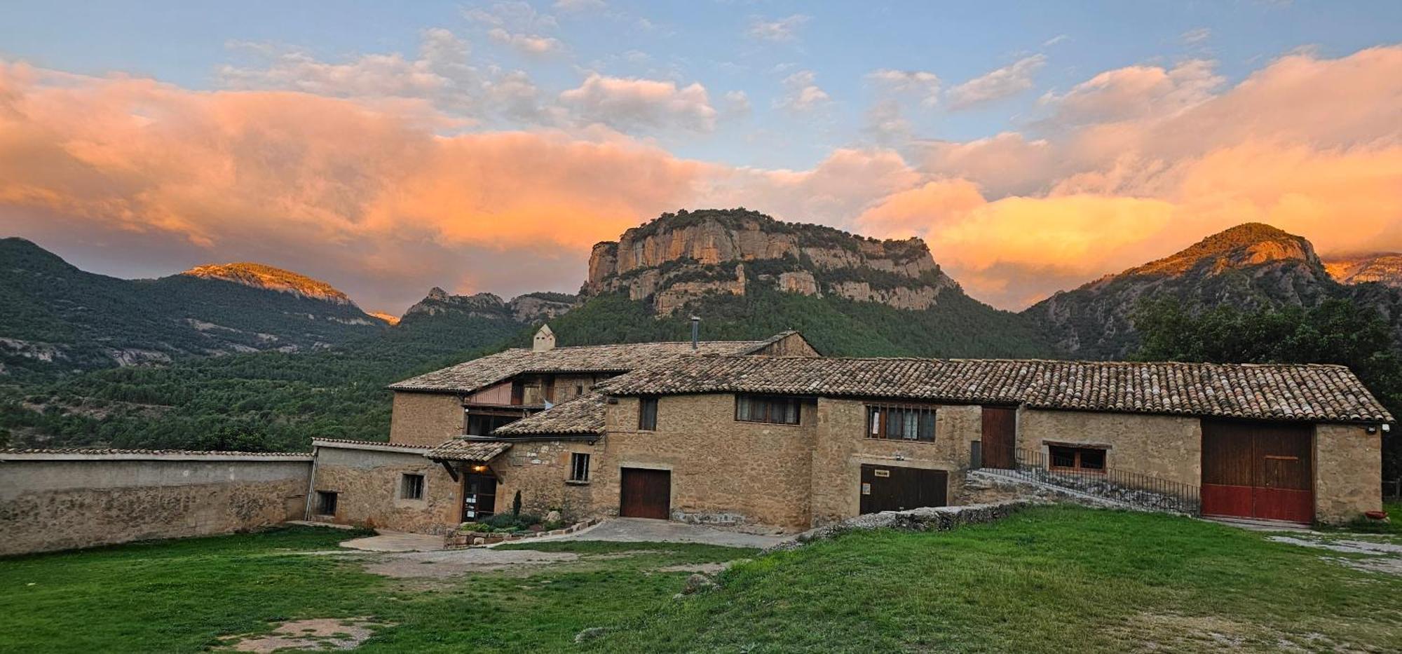 Cases Altes De Posada Naves  Exterior photo